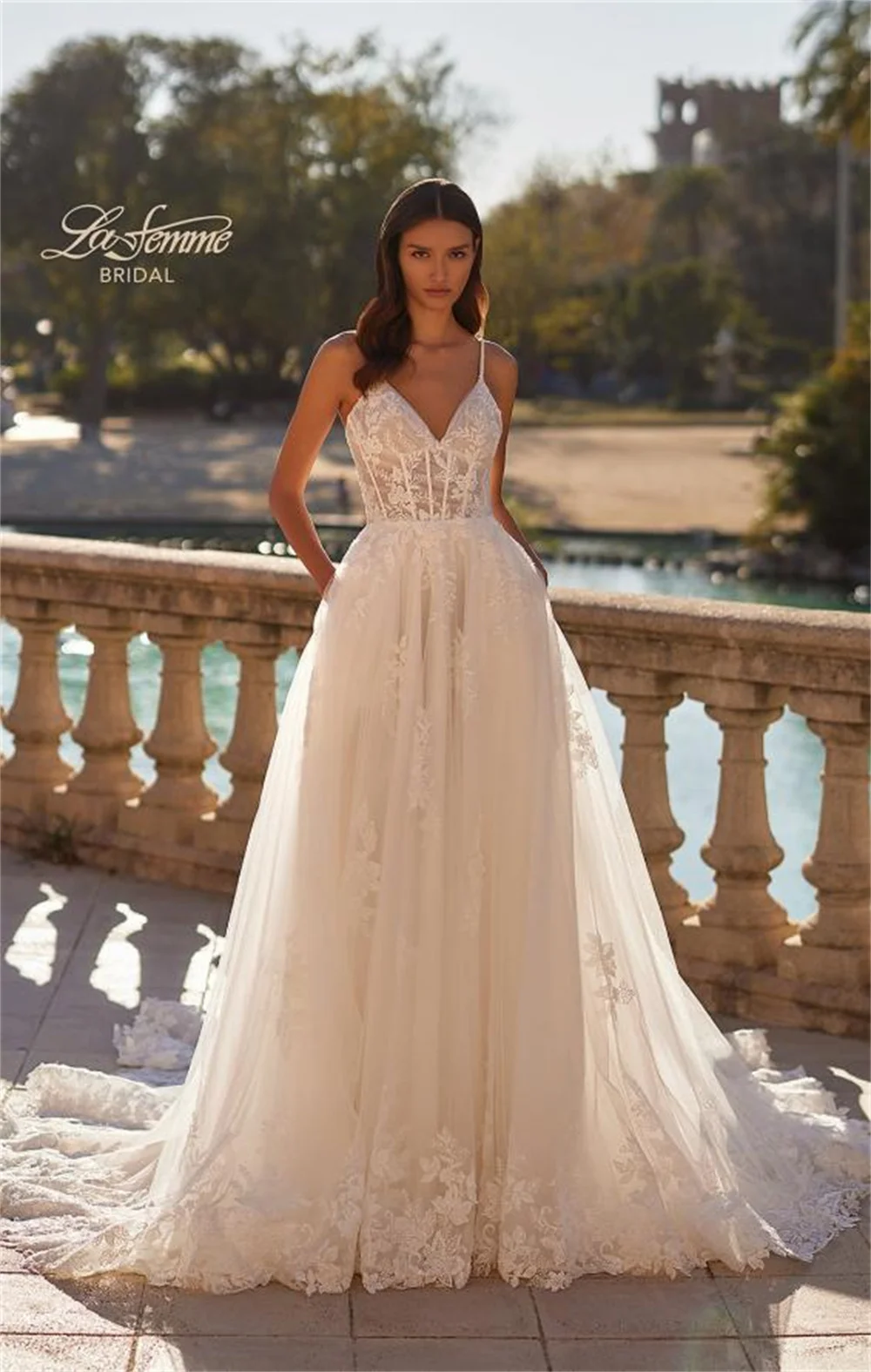 طوكيو مخصص السباغيتي حزام فساتين الزفاف بلا أكمام البريدي الجانب عالية سبليت زي العرائس الأبيض تول ألف خط فساتين الزفاف #3