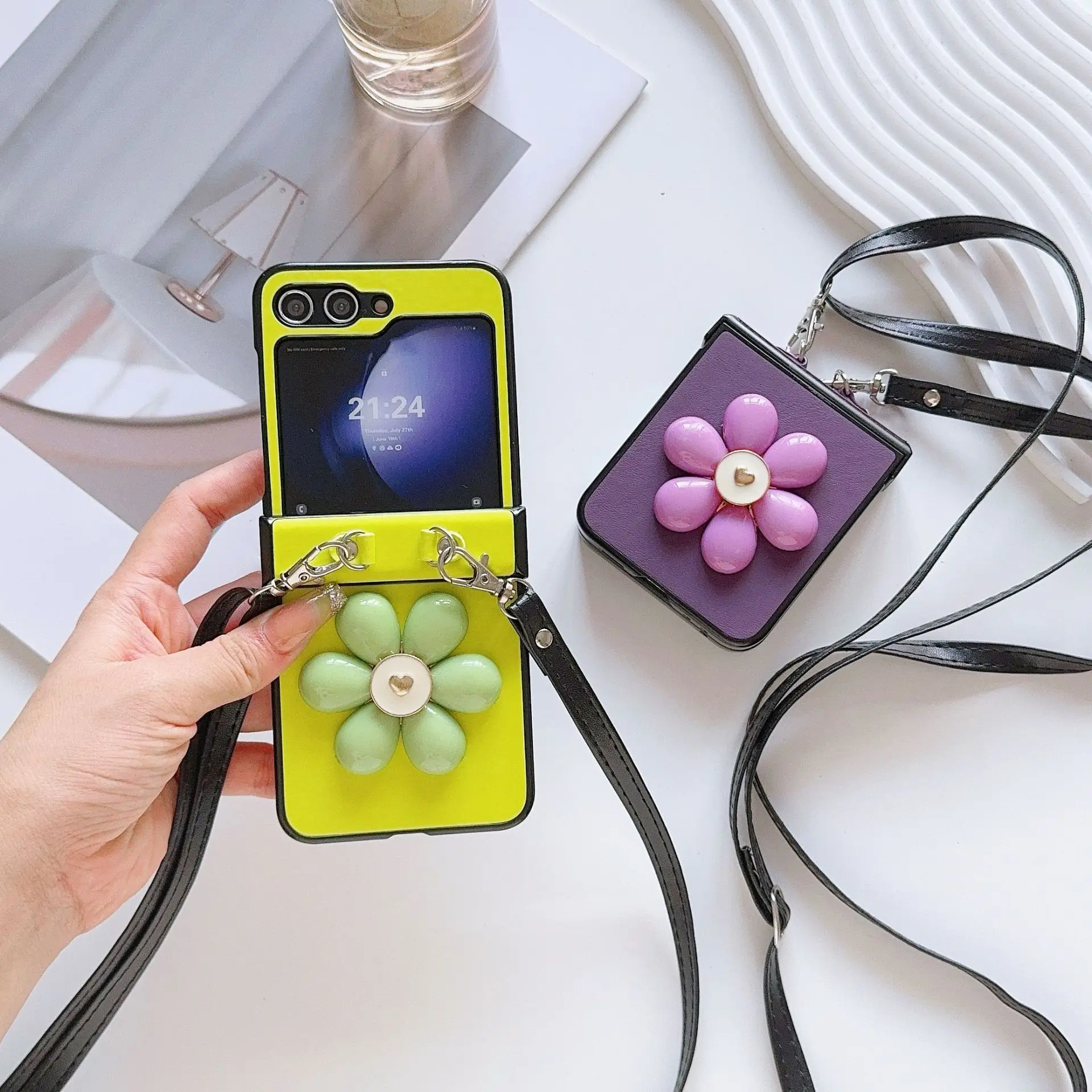 

Big Flower PU Leather Lanyard Phone Case For Samsung Galaxy Z Flip 7 6 5 4 Protective Back Cover For ZFlip5 ZFlip6 ZFlip7 Case