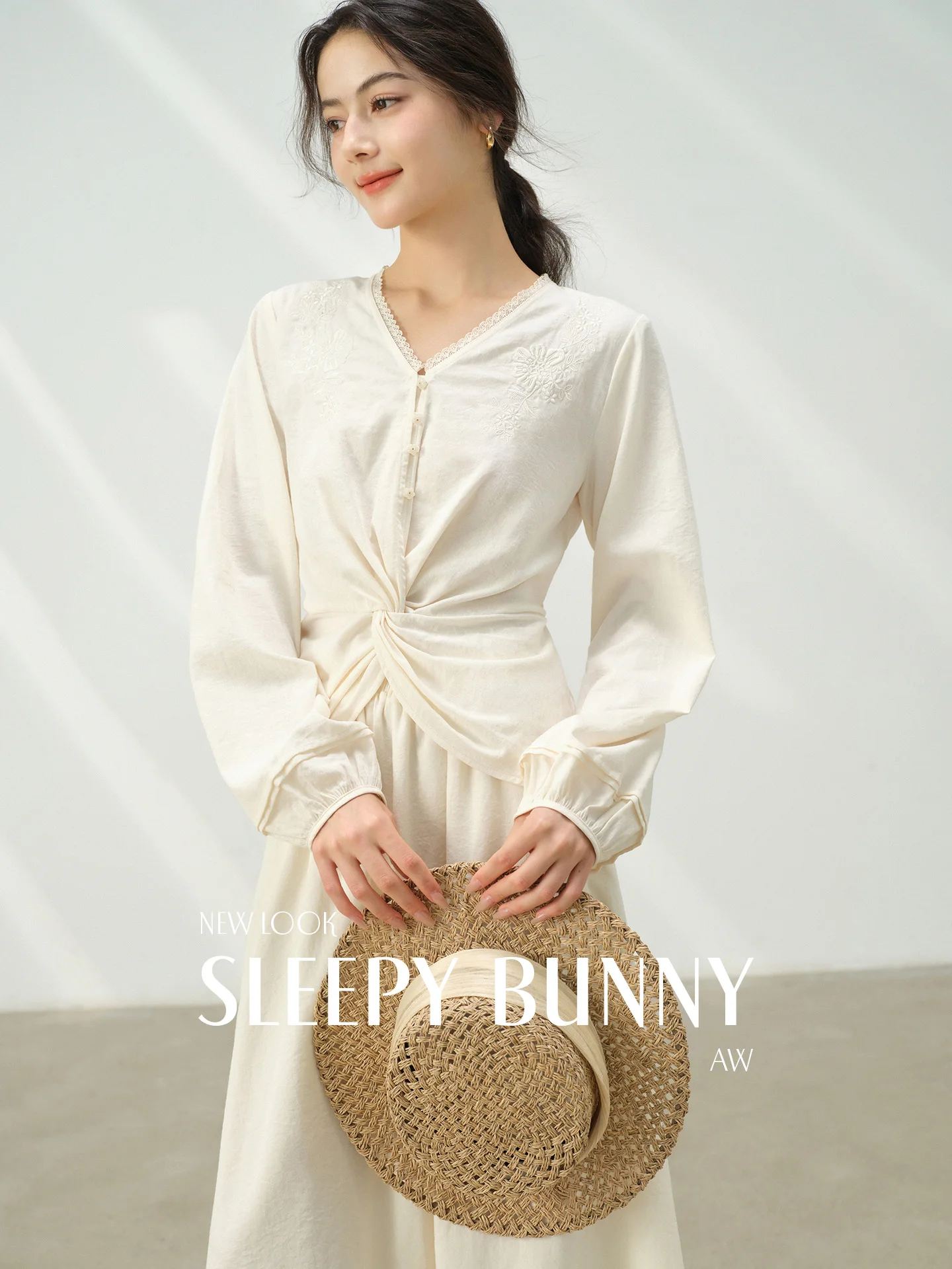 

Elegant Floral Embroidered V-Neck Twist Blouse Long Sleeve Slim Top Women Autumn Fashion Sweet Chic Design Waist Knot Detailing