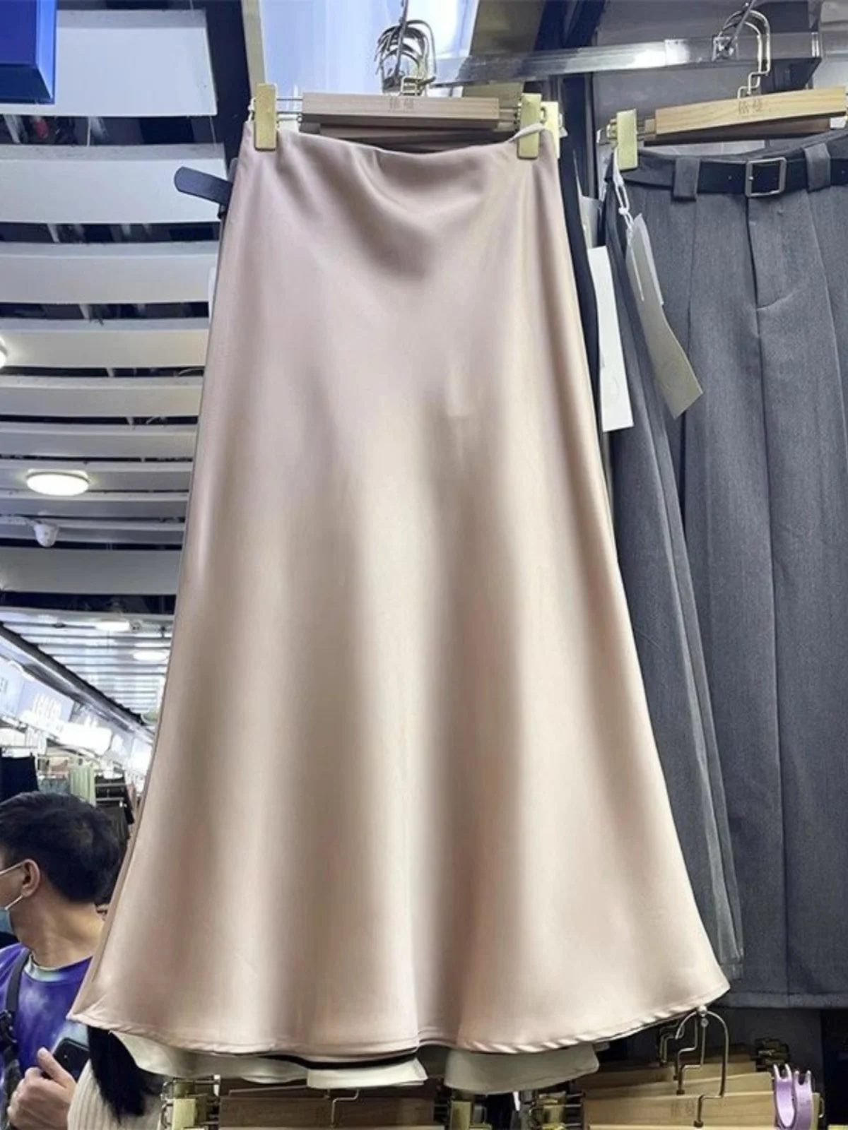 Rok Satin Asetat Warna Champagne, Rok Wanita Panjang Sedang Model Lilit, Rok Model Fi-tail, Rok Kerja, Pinggang Tinggi