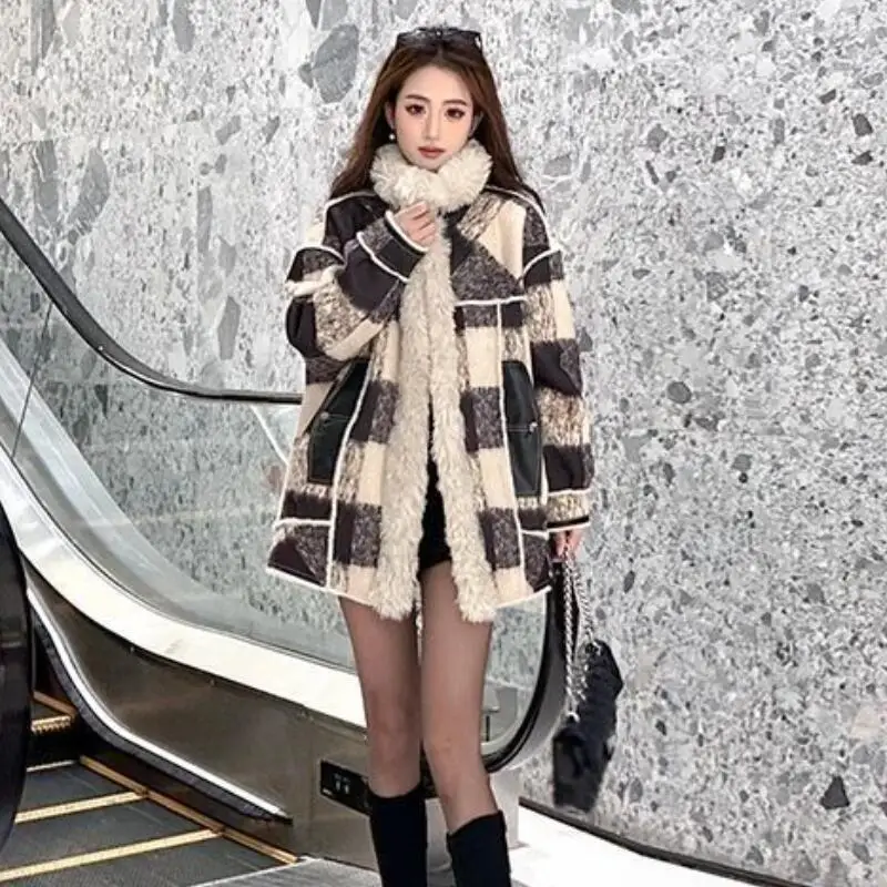 Herbst Winter Neue Frauen Mode Weiche Lose Super Gut Aussehende Retro Plaid Plus Plüsch Dicke Lose Spleißen Pelz Ein Stück Jacke