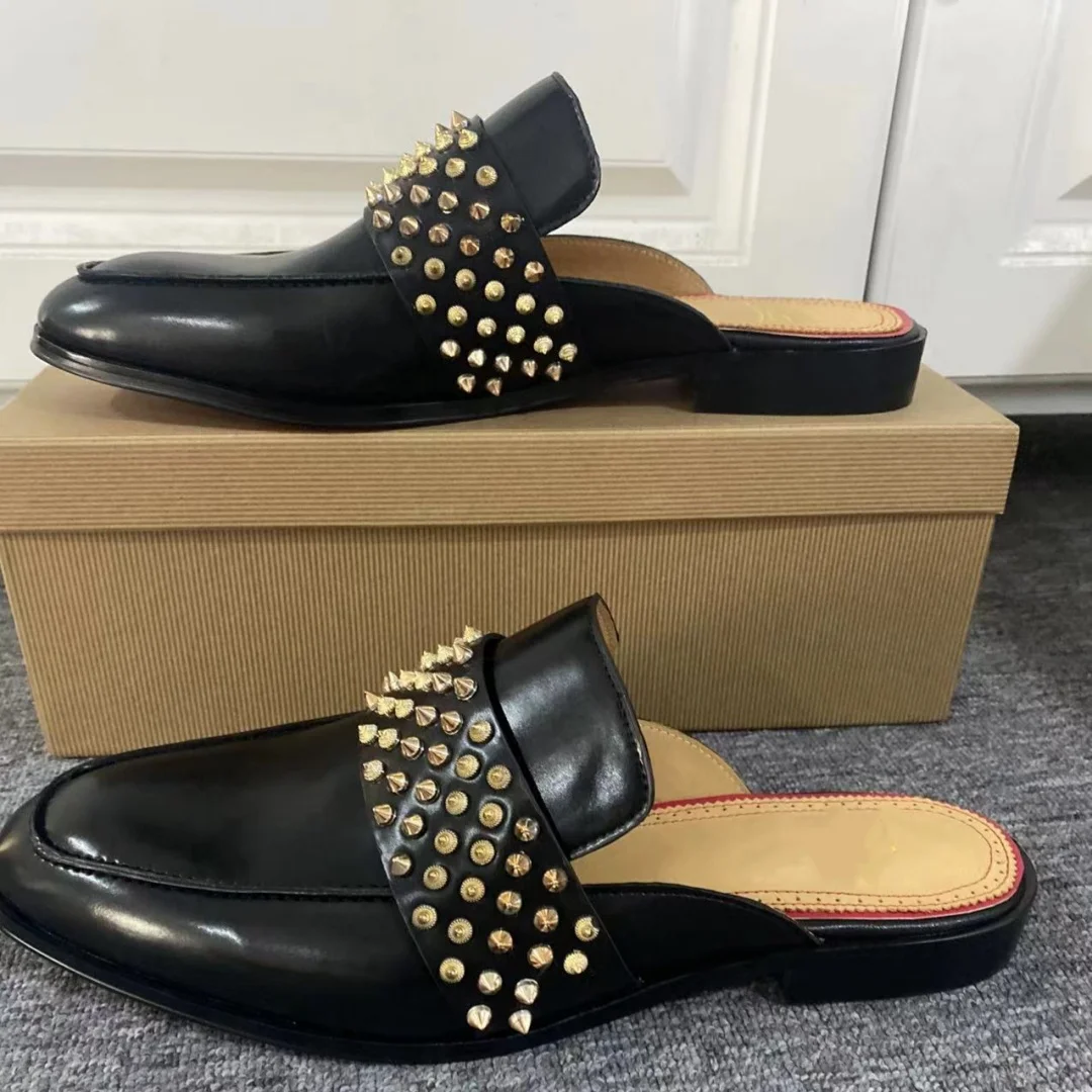 

Gold Rivets Decorate Black Patent Leather Men’s Slippers Round Toe Red Sole Mules Male Sandals Chunky Low Heels Leisure Summer