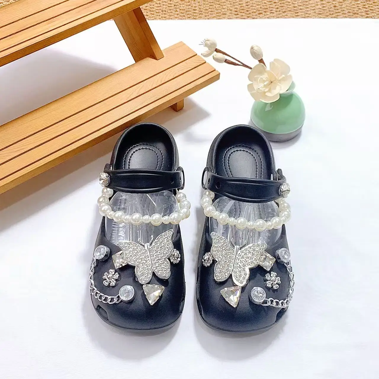 Fashionable Women's Shoes, Mary Jane Clogs, Women's Ballet Shoes, Beach Shoes, Eva Material, Non-Slip, Lightweight, Soft and Comfortable, with Silver Glitter Butterfly Long Pearl Chain Clogs for Women