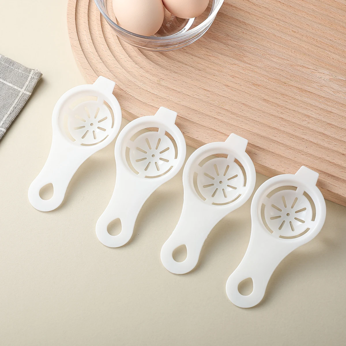 Egg white and egg yolk separator, egg filter, egg yolk and protein separator, kitchen baking cake egg separator, egg spoon