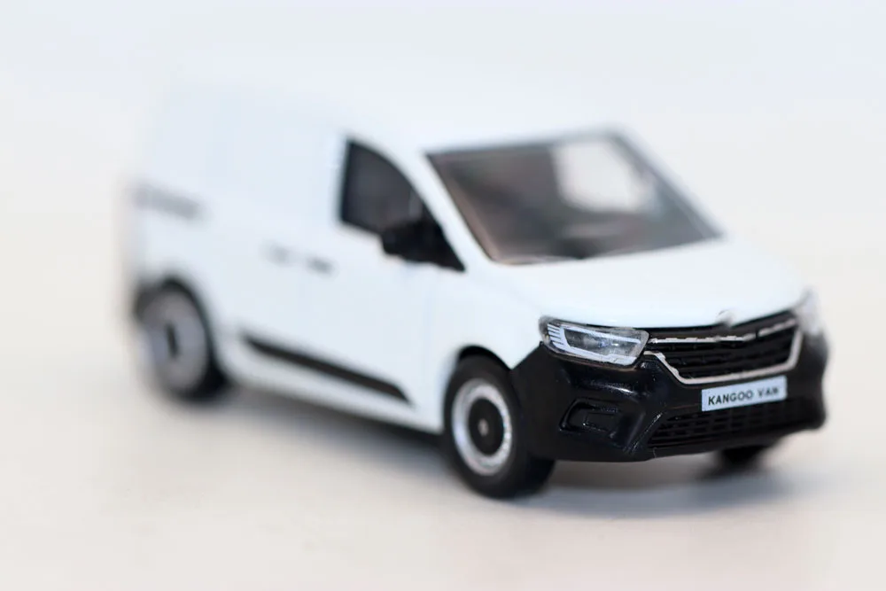 Neues Kangoo Van 2023-Spielzeugmodellauto aus Metall im Maßstab 1:64, Druckguss-Legierung als Sammlungsgeschenk