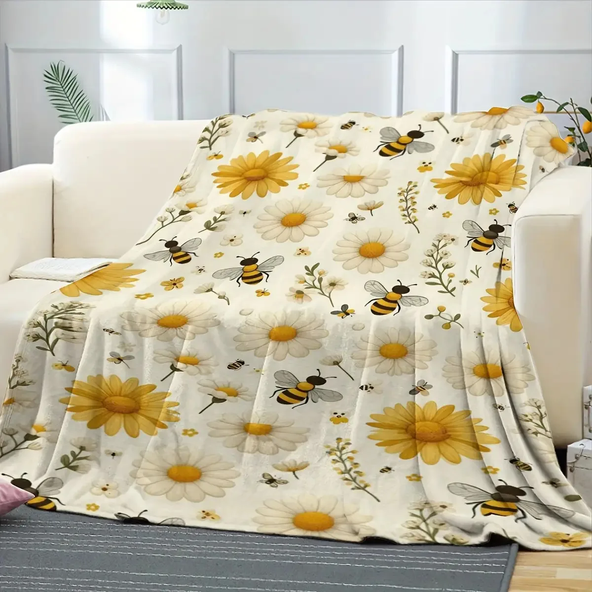 Bees & Daisies Printed Blanket - Soft And Lightweight All-Season Throw for, Sofa, Or Picnic - Comfortable Floral Bee Pattern wit