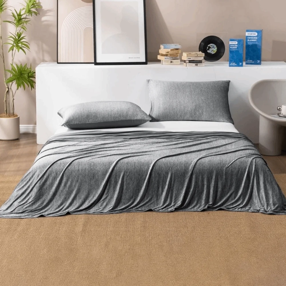 Lightweight Summer Thin Quilt Skin-friendly Breathable Cooling Blanket Double Side Use Machine Washable Air-Conditioned Duvet