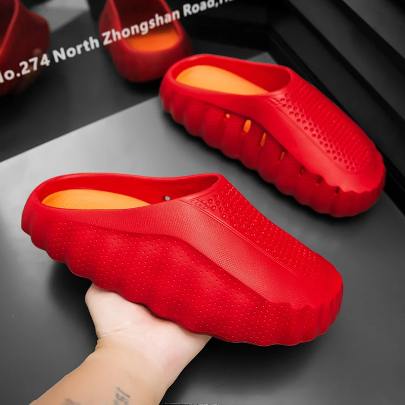 2026 Men's Summer Slippers with Massage Studs Closed Toe Design and Anti-slip Perfect for Outdoor Beach Sports and Casual Wear