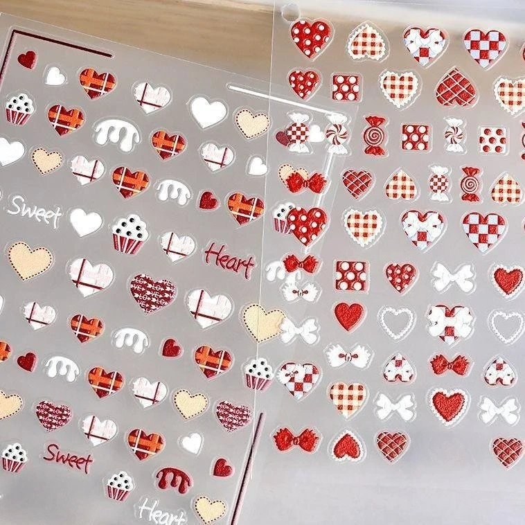1 Set 5D Geprägte Valentinstag-Herz-Nagelaufkleber Stereo Rote Herzen Schleifen Selbstklebende DIY Maniküre Nagelkunst Deko-Ornamente