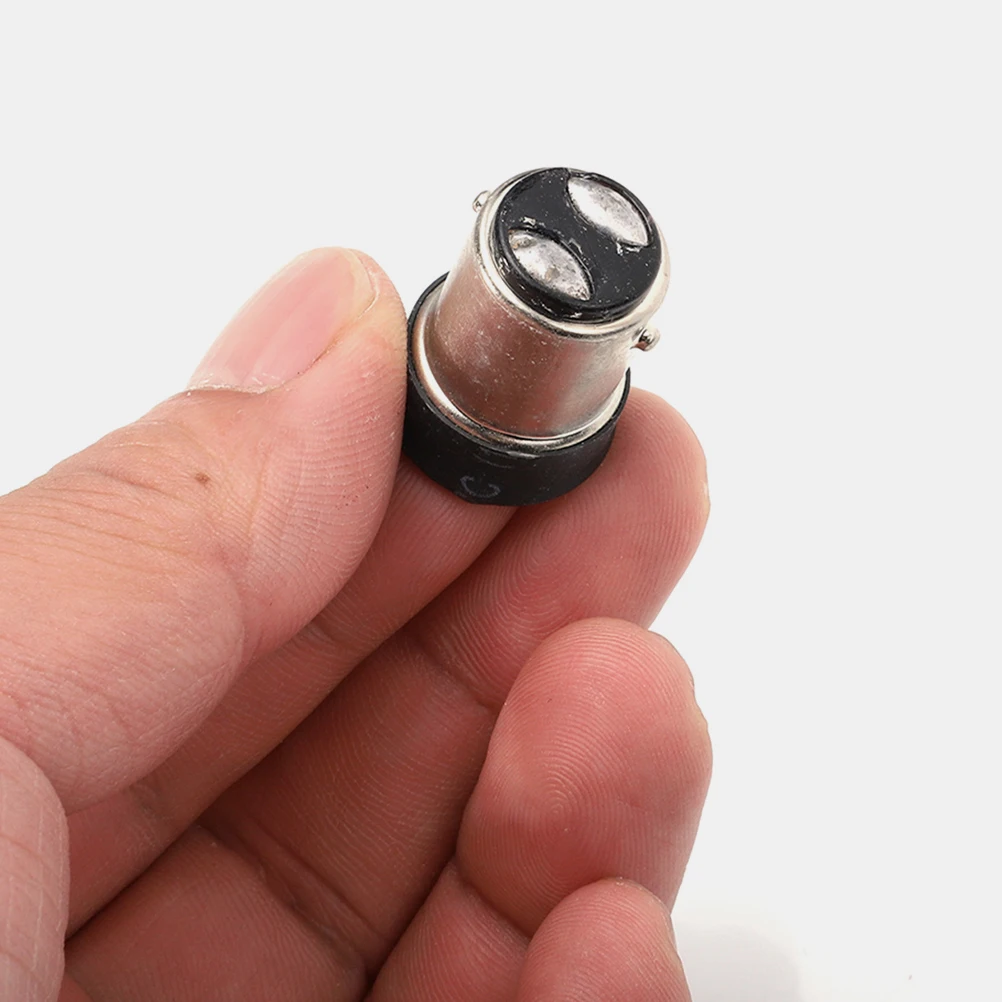 8 szt. Adaptery do żarówek B15 na E14, gwintowane, czarne plastikowe, do żarówek LED, lamp stołowych i sufitowych, łatwa wymiana, kompaktowe.