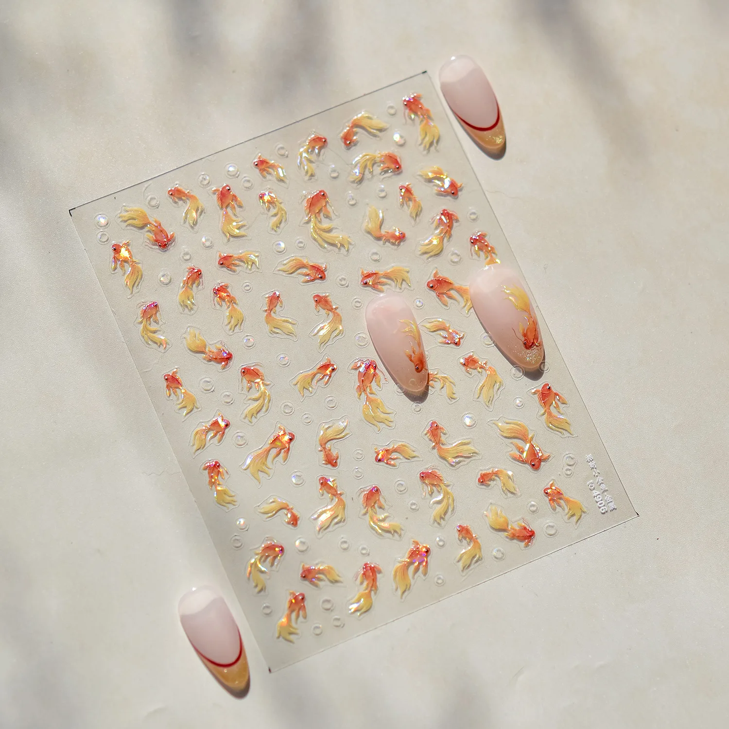 1 pçs bonito fortuna pequeno peixinho prego encantos adesivo brilhante escudo luz volta cola arte do prego adesivo diy manicure design decoração