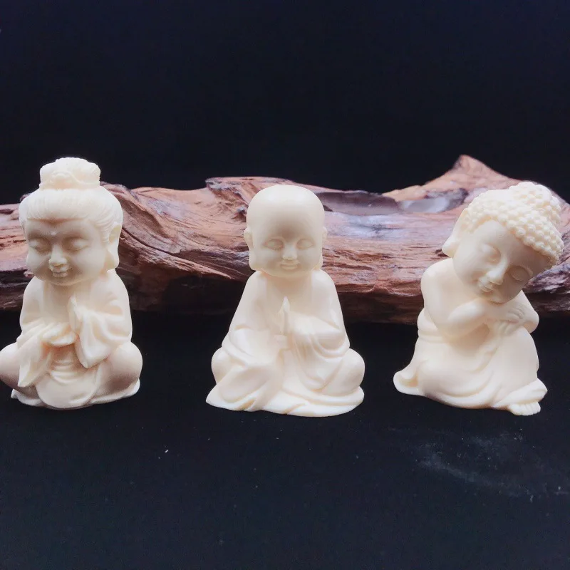 

Carved Ivory Nut Whirling Three Holy Sakyamuni Dizang King Guanyin Bodhisattva Home Craft Decoration Gift Box