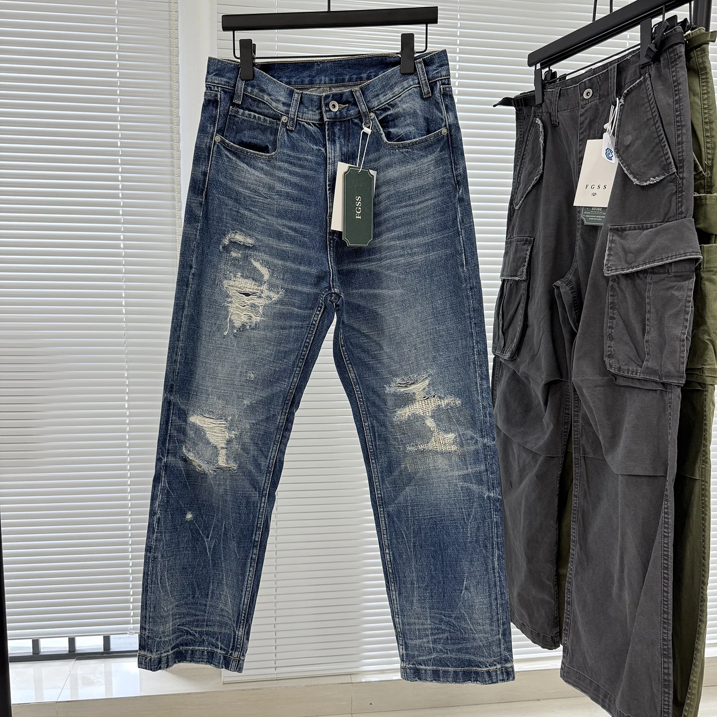 

Heavyweight Washed Distressed Ripped Texture Patch Advanced Denim Jeans Men Women Loose Straight Leg Long Trendy Trousers