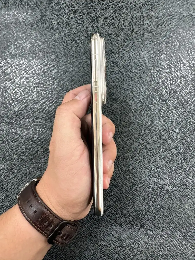 هاتف Huawei Pura70 Ultra الذكي بشاشة 5G 6.8 بوصة 2844x1260px CPU Kirin 9010 ثنائي الشريحة (نانو SIM) هاتف مستعمل