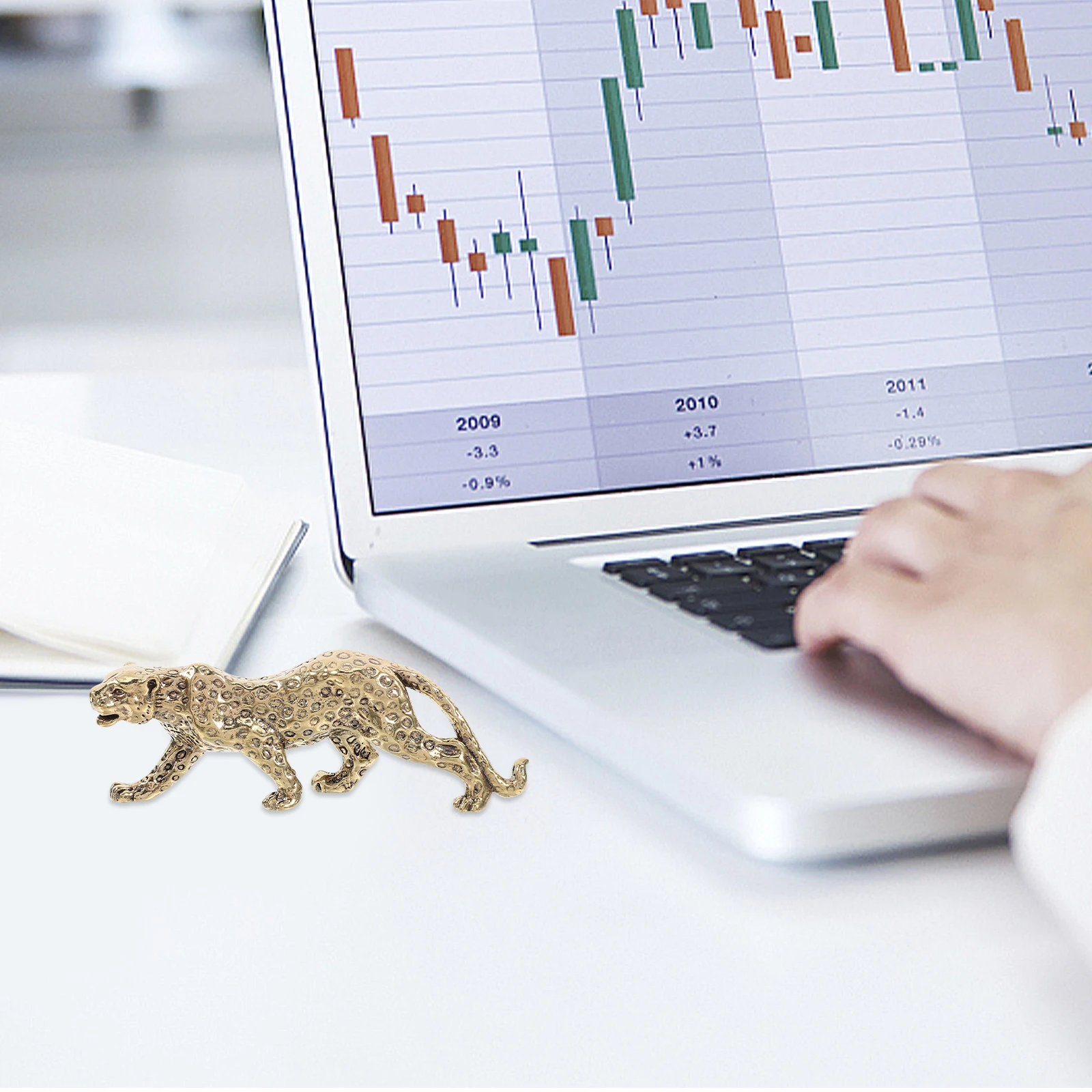 

Creative Brass Leopard Statue for Desktop Decor in Office Home Interior Small Golden Animal Sculpture Retro Cabinet Adornment