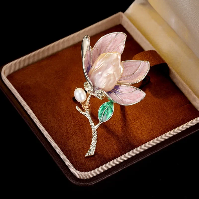 بروش بالزيت الباروكي القديم، زهرة ماغنوليا كلاسيكية أنيقة، إكسسوار سترة البدلة الراقية