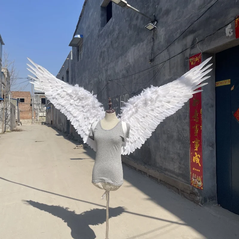 Grandi ali d'angelo T-Stage Halloween Festa di compleanno Modello Piuma Spettacolo Internet Celebrity Video Foto Puntelli