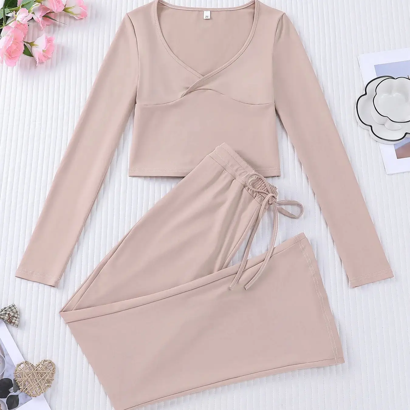 

Ladies' gentle milk tea colored pajama set with V-neck long sleeved drawstring pants, skin friendly, breathable and sweat proof