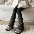 Gris oscuro