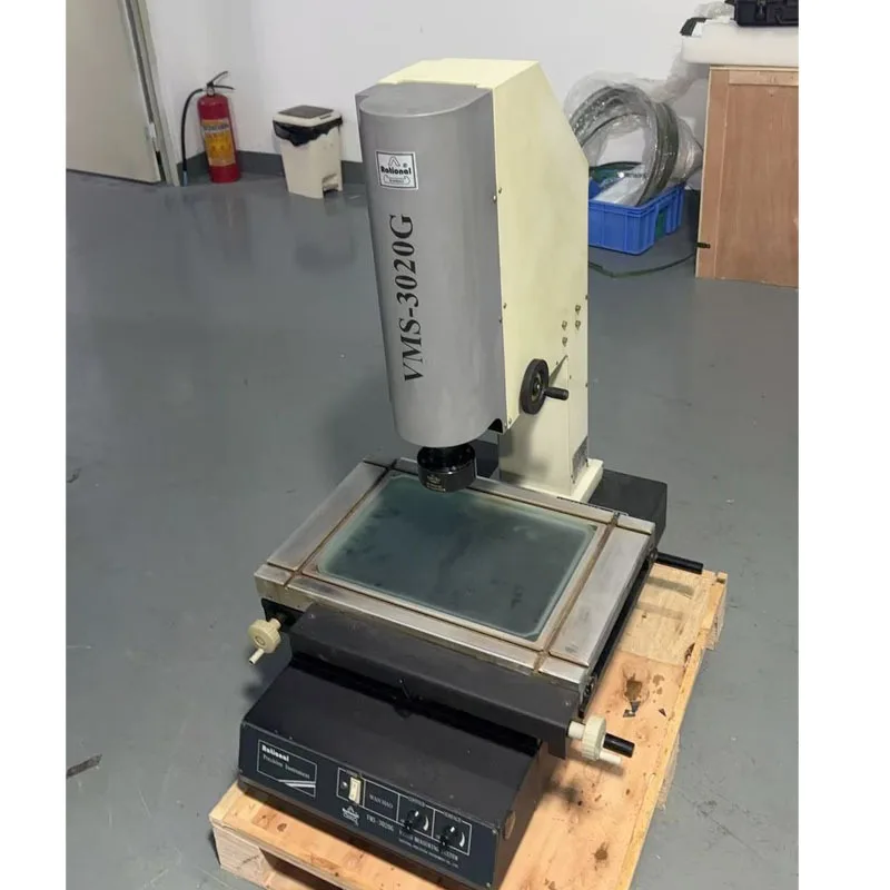 Two-dimensional imager, optical imager, projector