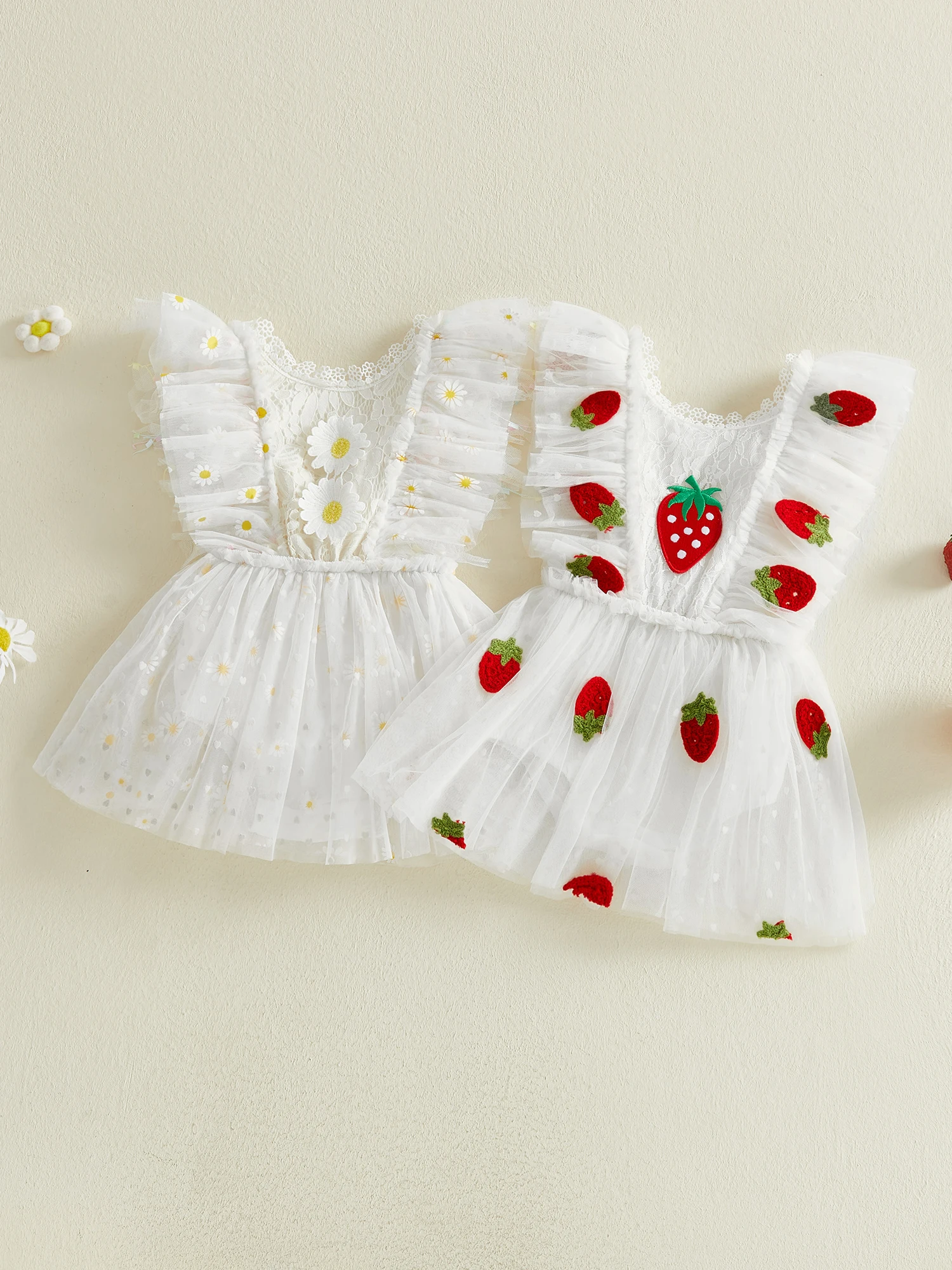 

Очаровательное платье-комбинезон для маленьких девочек с вырезом в форме сердца и цветочной аппликацией с вышивкой бабочкой.