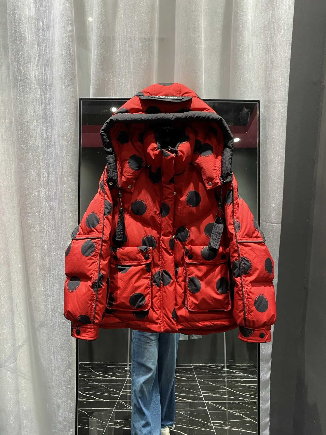 سترة على الطراز الكوري مطبوعة منقط باللون الأبيض للنساء لشتاء 2025 سترة جديدة سميكة ونحيفة بقلنسوة للنساء #4