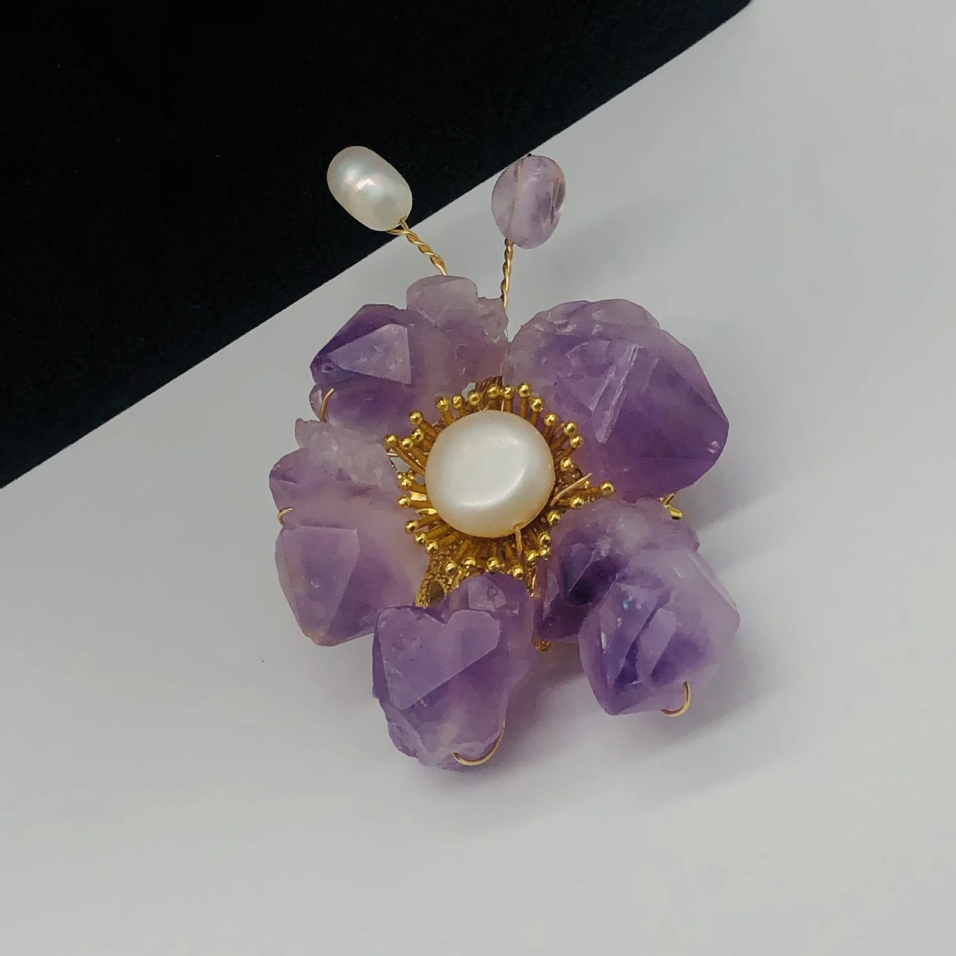 Purely hand-woven natural amethyst flower brooch women's fashion single product original design source manufacturer wholesale