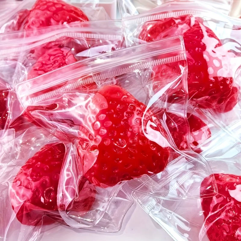 Rot glänzendes großes Quetschspielzeug in Erdbeerform, weiches Kristall-Erdbeer-Quetschspielzeug, Geschenkbox-Verpackung, handgefertigtes Quetschspielzeug zum Selbermachen,