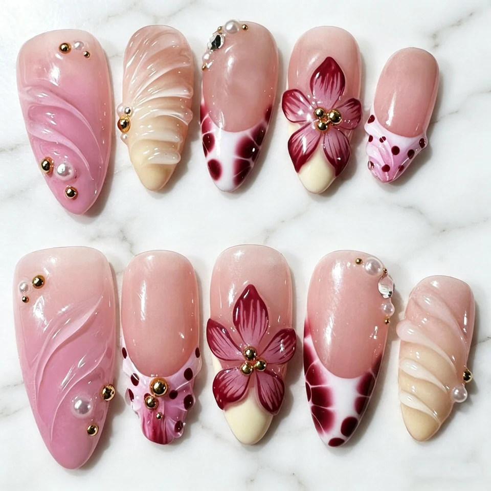 10 piezas de uñas postizas hechas a mano con flores 3D y cuentas doradas, color nude rosa, francesas, en forma de almendra, tallas M/S/XS, artificiales y reutilizables 3
