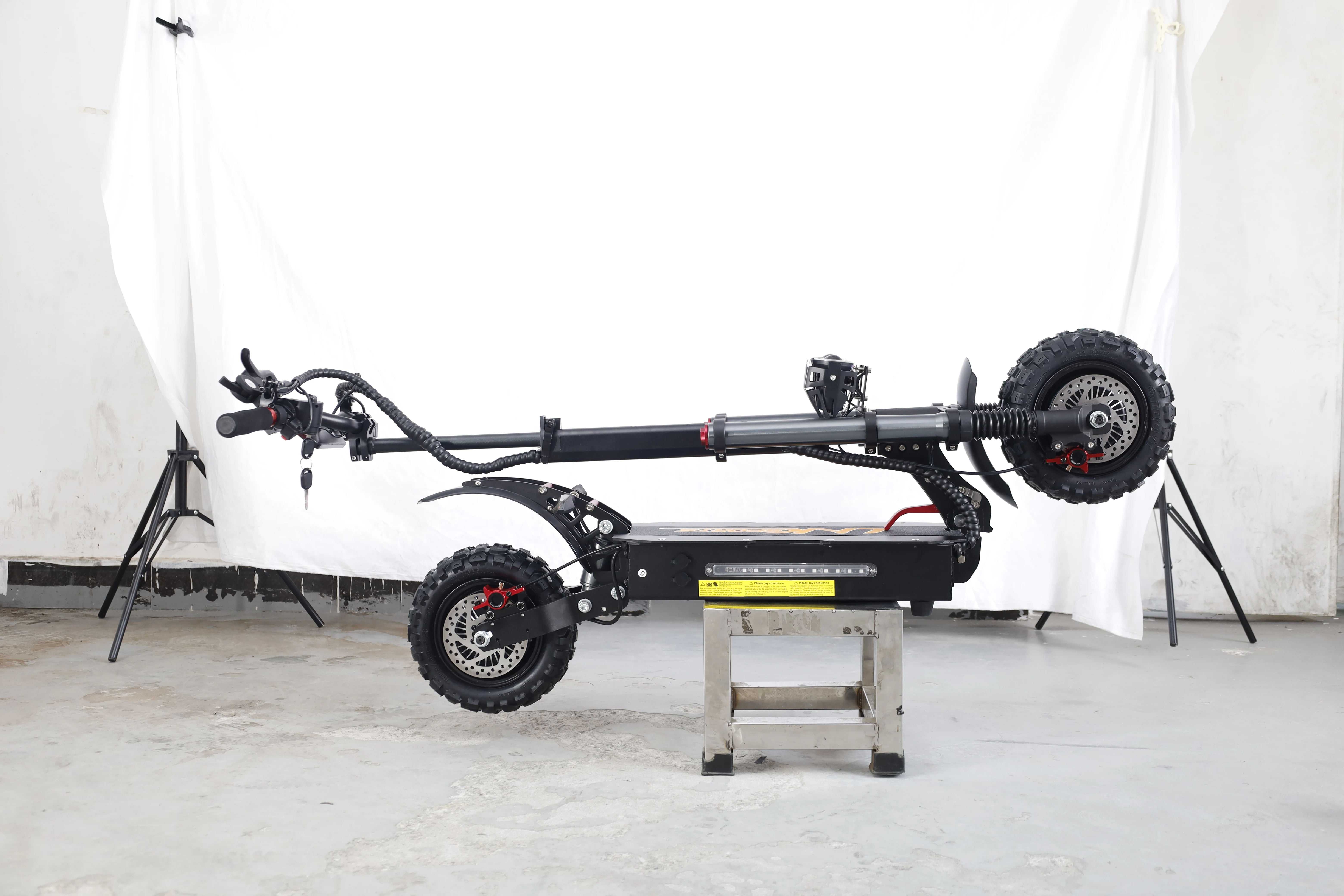 STLF Advanced A Warehouse 5600 W 6000 W Doppelmotor, schnelle Geschwindigkeit, 85 km/h Roller, 38 Ah Batterie, große Reichweite, Offroad-Elektroroller