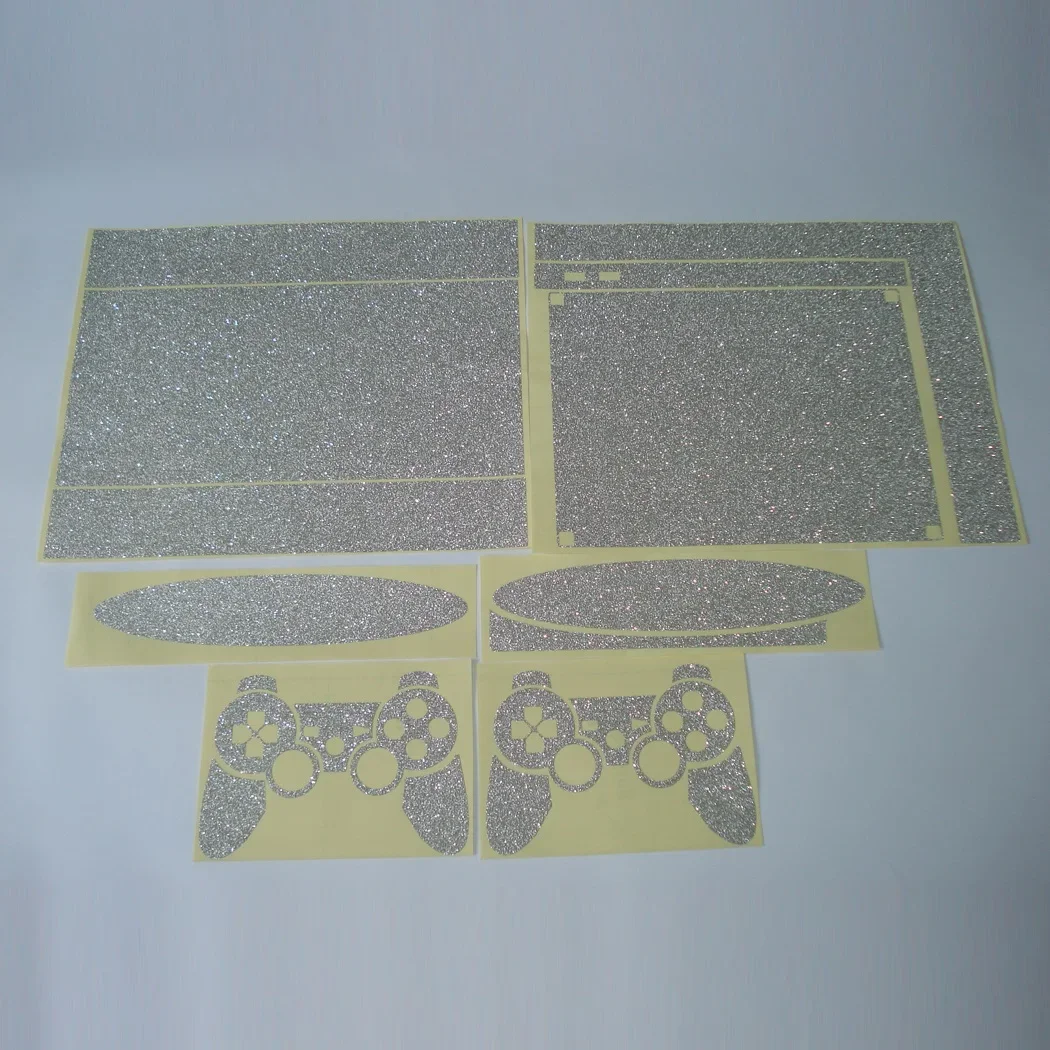ملصق حامي من الفينيل اللامع باللون الفضي اللامع لهاتف Sony PS3 Super Slim 4000 و2 ملصقات جلود وحدة التحكم