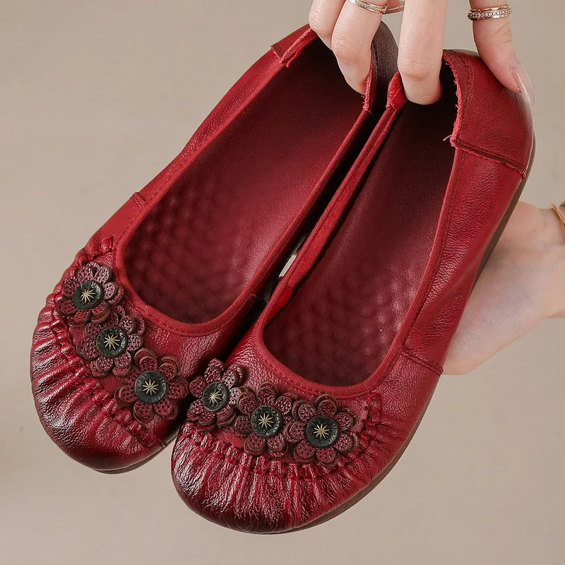 

Подарок для бабушки: Мягкие женские балетки из натуральной кожи с 3D-цветами, дышащие слипоны, низкие мокасины для пожилых женщин