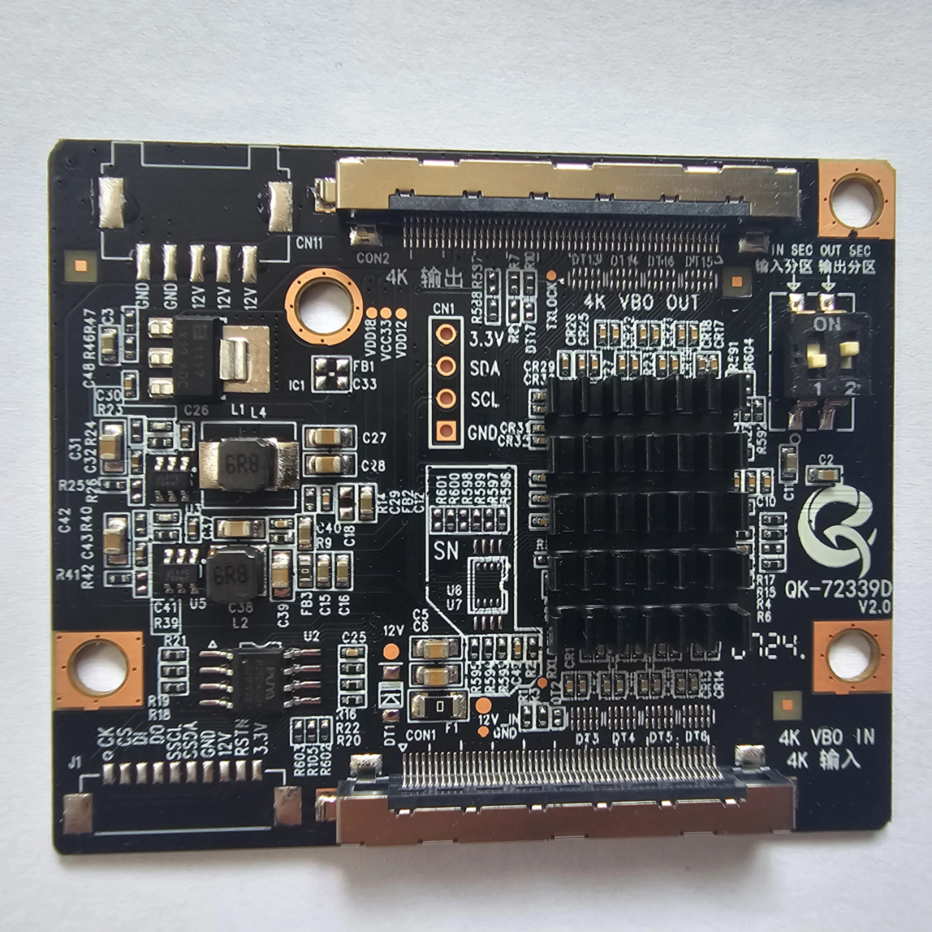 La regolazione della leva di decodifica del circuito sony della partizione 4K 1/2 risolve l'ingrandimento dell'immagine, 2 problemi dello schermo, 2 in 1 out, 1 in 2 out