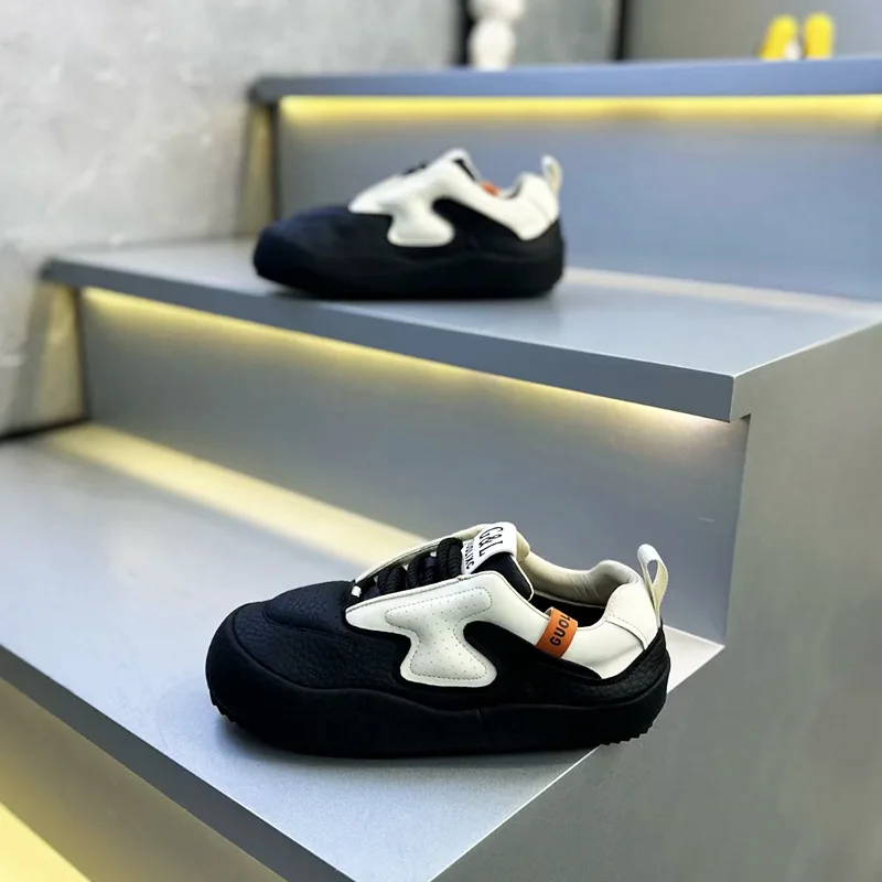 

Fashion brand men's shoes new black-and-white contrast increases comfort and cashmere sports shoes.