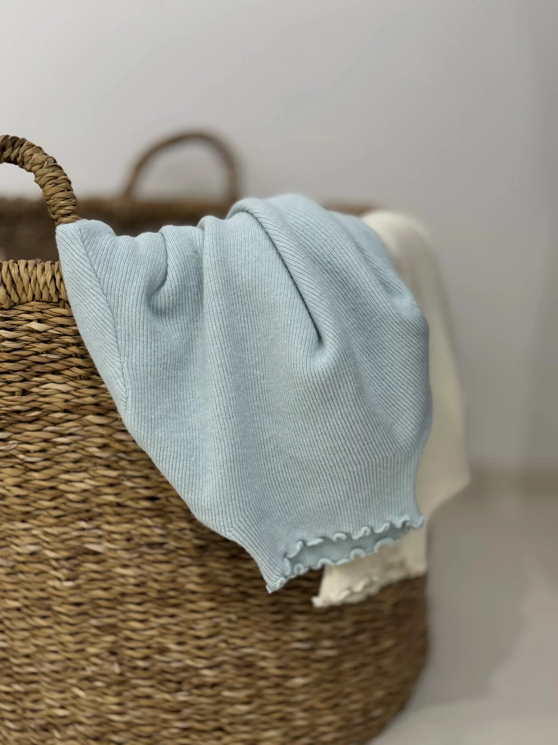 

Korean Sle Knitted Base irt Wood ain Design Autumn Winter New Arrival Inner Wear Overhead Top Women's Sweater