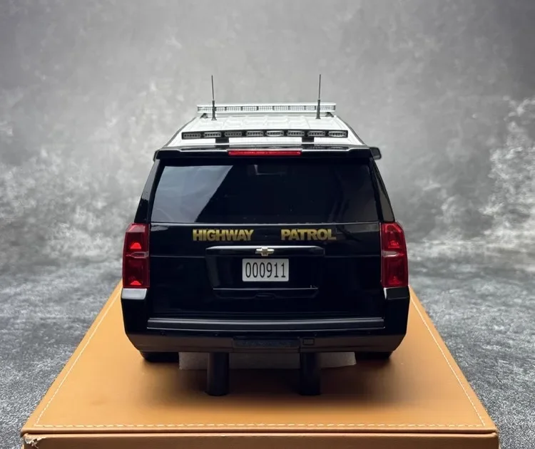 GOC 1/18 For Chevy Suburban Tahoe LTZ SUV 2015 Diecast Model Car Gifts Hobby Display Collection Ornaments