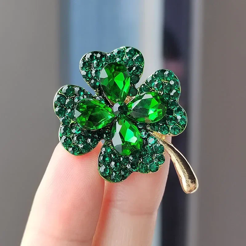 New Fashion Green Rhinestone Four-leaf Clover Ladies Brooch Simple Temperament Pin Corsage Fixed Clothes Accessories Jewelry