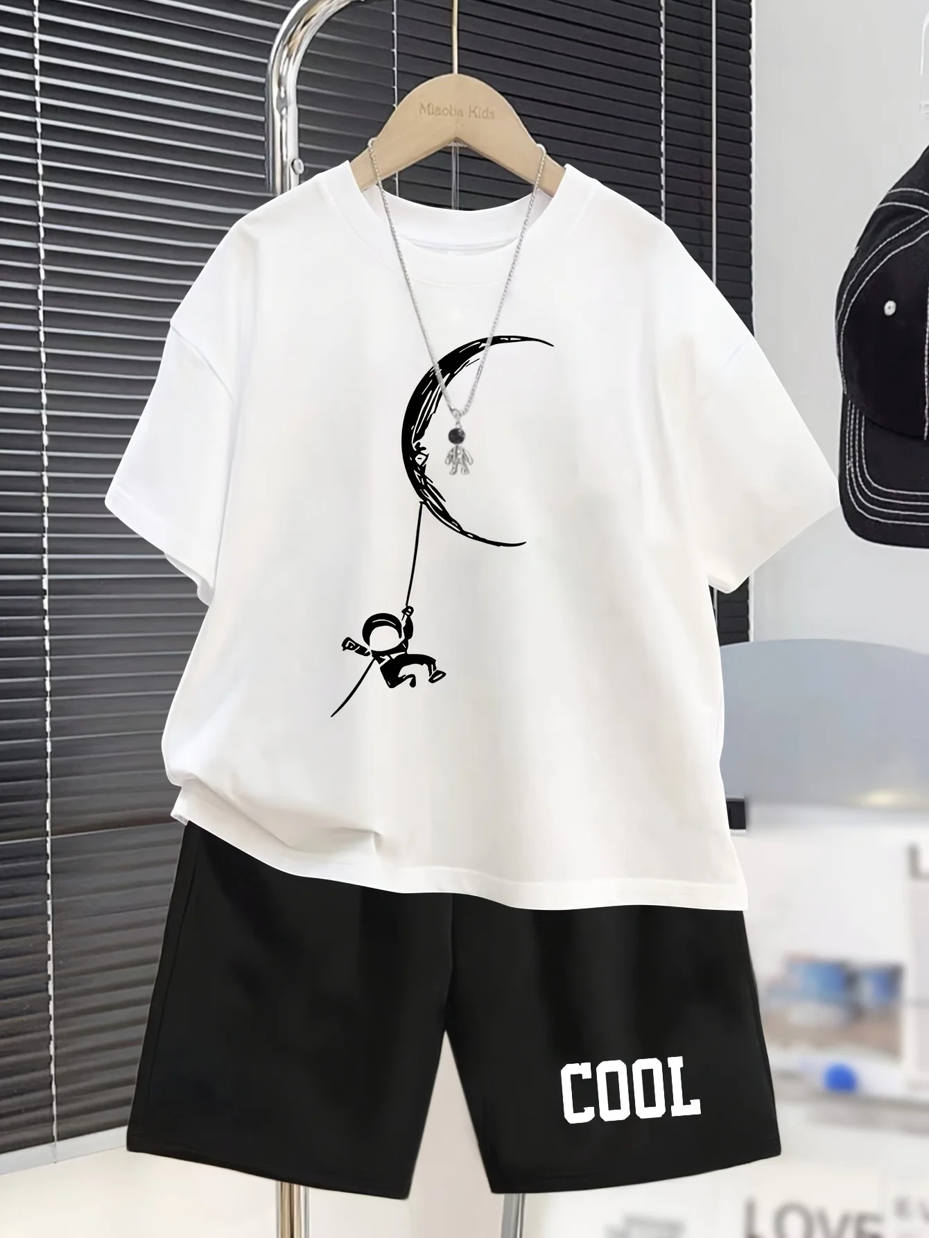 Teen Boy Moon Pattern Casual Summer Short Sleeve Suit Outdoor Sports T-shirt and Shorts Are Suitable for Outdoor Activities