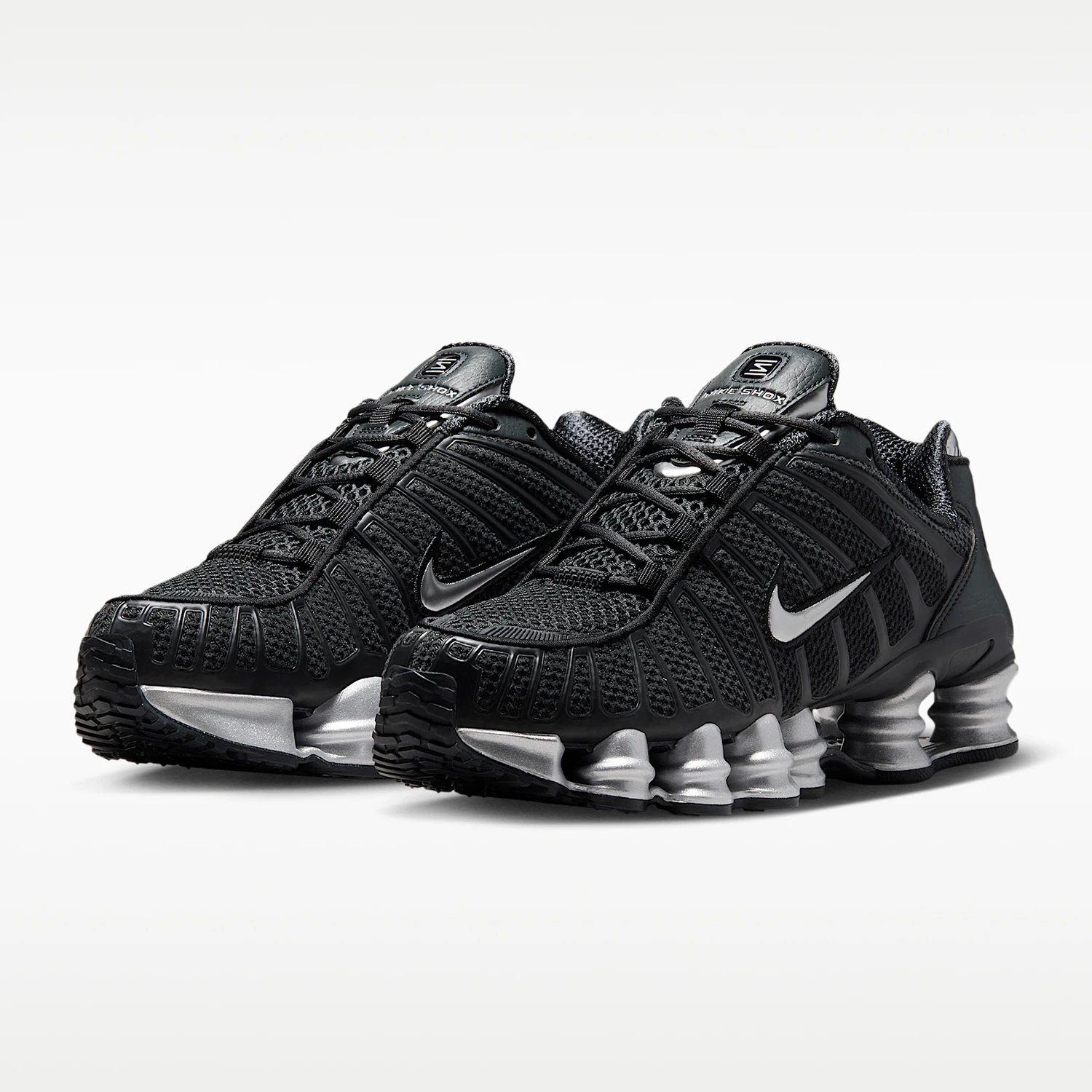 Nike Original Shox TL Damen-Schnürschuhe mit gepolstertem, niedrigem Schnitt und minimalistischem Design IH2559-001