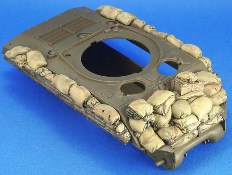 1:35 Die-casting Resin Model Assembly Kit US M4A3 Sherman Medium Tank Sand-packed Armor Accumulation Modification (no Etching)