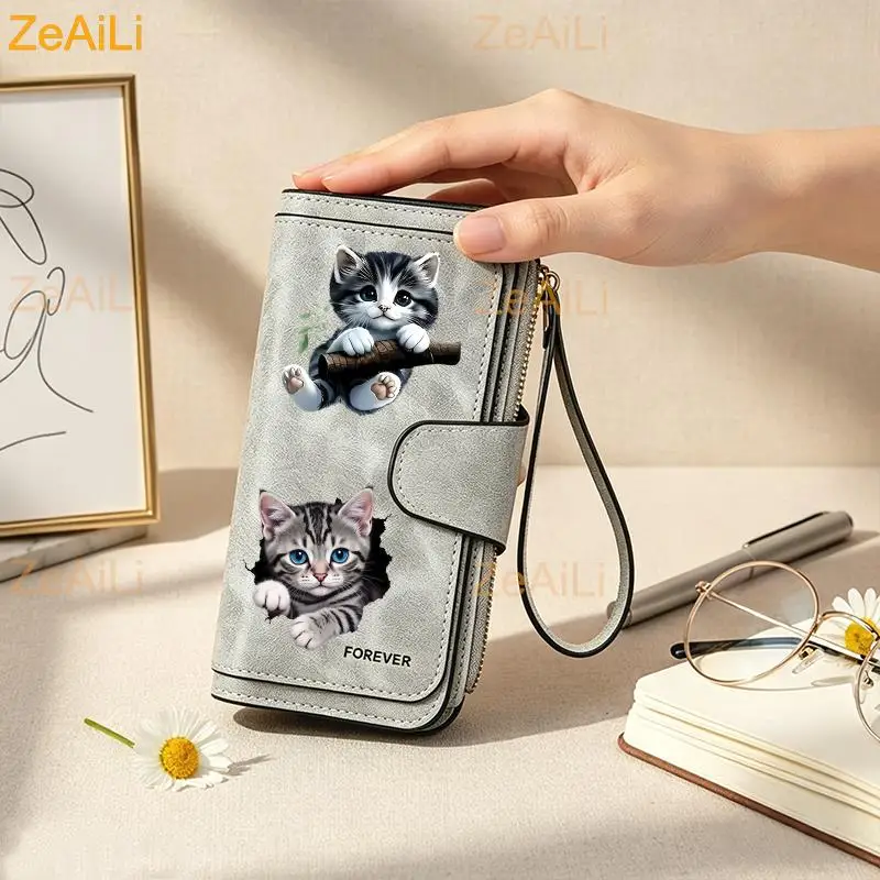 carteira-feminina-com-gatinho-cinza-tabby-e-olho-azul-brilhante-abracando-um-galho-de-Arvore-porta-cartoes-e-moedas-para-meninas-presente