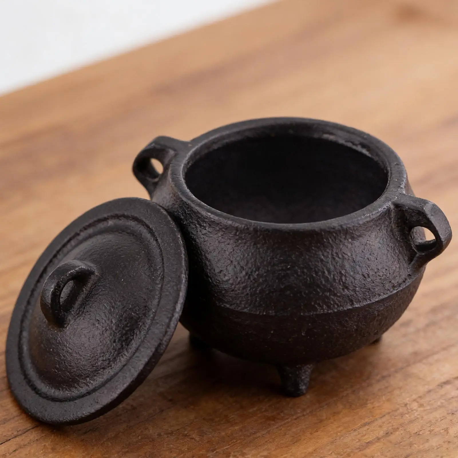Porta Incienso de Hierro Fundido Vintage, Trípode para Incienso, Ideal para Ceremonias de Purificación con Velas, Yoga, Meditación y Purificación Energética