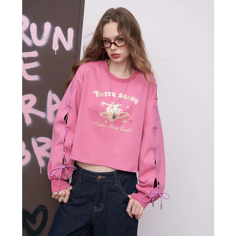 ELFSACK 2025 Autumn New Arrival Loose Drawstring Graphic Full Sleeve Short Pullover Hoodie For Woman