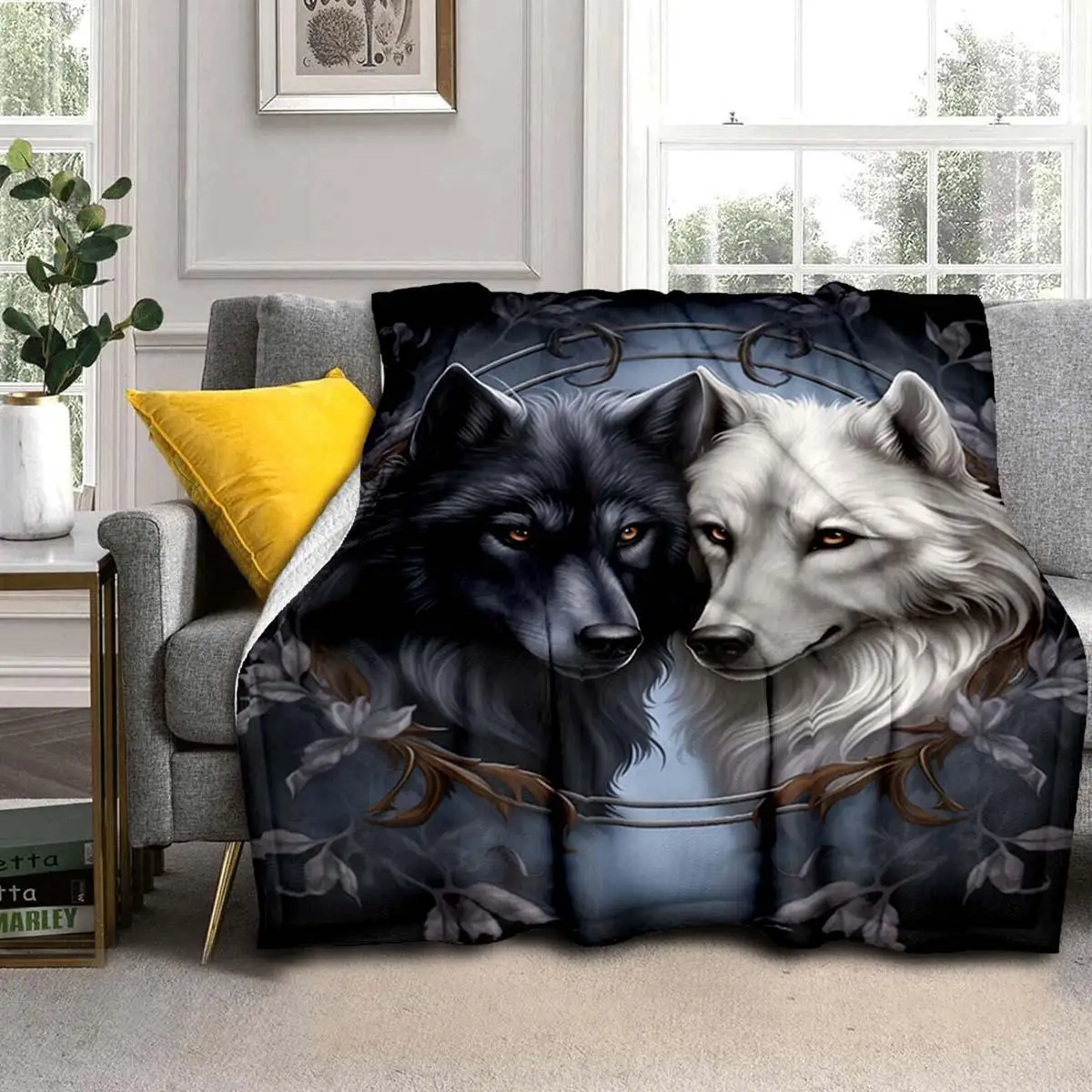 

Multi-Purpose Black and White Wolf Printed Flannel Blanket Soft and Cozy Luncheon Blanket For Sofa Office Camping Traveling