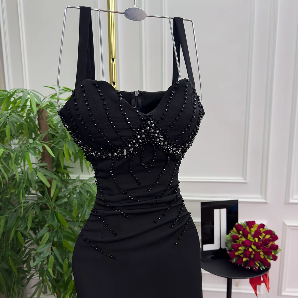 Maßgeschneiderte gerade Abendkleider, knielang, V-Ausschnitt, ärmelloses Abendkleid, schlichtes, modisches, rückenfreies, lässiges Partykleid mit Kristallen