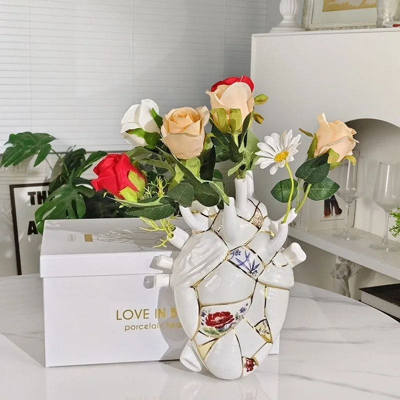 Heart Shaped Bone China Vase Creative Luxury Table Ornament Home Decor For Living Room Wine Cabinet TV Stand