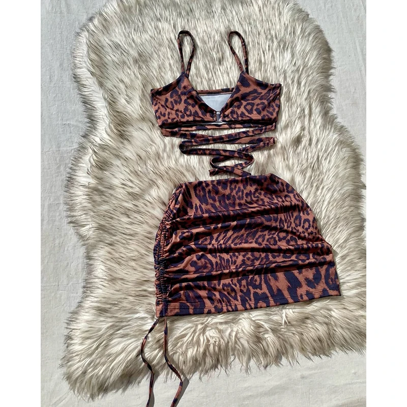 Abito sexy femminile in 2 pezzi Abito estivo con stampa leopardata Top con bretelle con lacci + gonna a fianchi Abito con gonna attillata Costume da discoteca