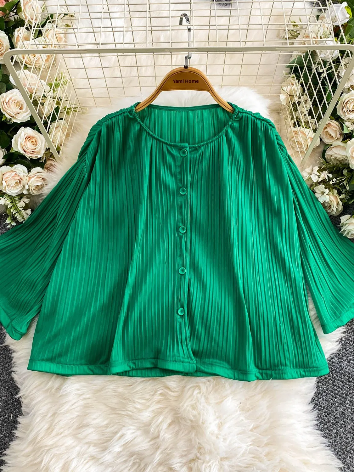 

Loose Women's Shirt Bell Sleeve Pleated Fashionable Layered Style Summer 2026 Versatile Casual Loose Fit round Neck Button up
