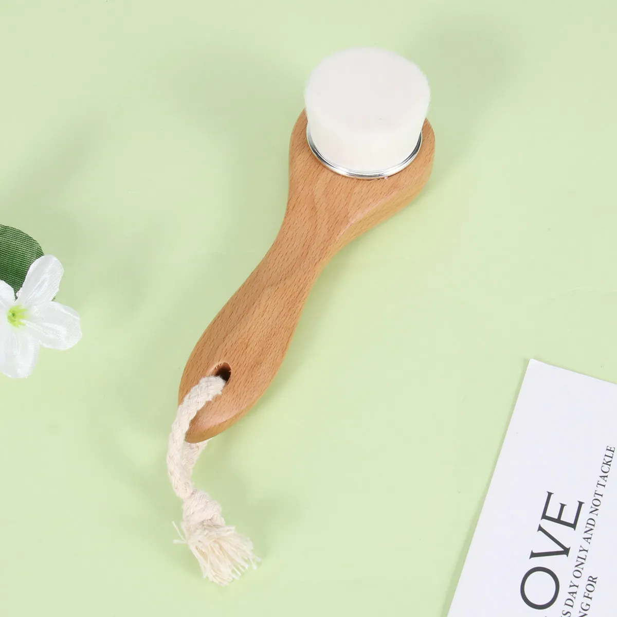 

1 шт. щетка для лица с длинной деревянной ручкой для глубокого очищения жирной, сухой и нормальной кожи, отшелушивающий инструмент для ухода за кожей