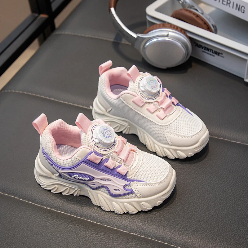 

A pair of girls' sports shoes, breathable and comfortable, with a convenient rotating buckle design and anti-slip solesMB-K6